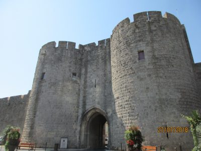 En traversant la Carmague,                   Les Milles, Aix en Provence