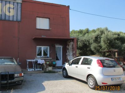 Promenade à Nîmes.                       Vestric-et-Candiac, région de l’Occitanie.